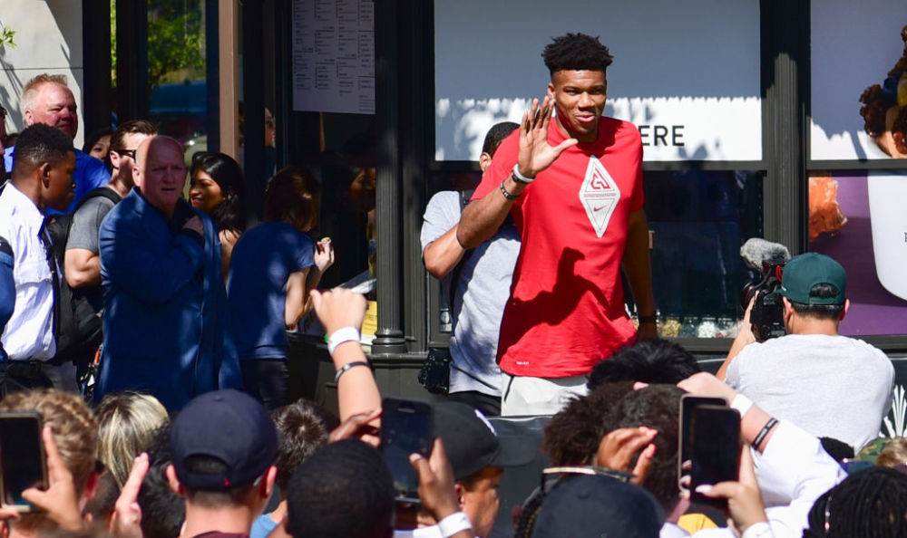 格纳布里：比朔夫传了个好球；大巴黎和拜仁过去总是势均力敌（格纳布里：比朔夫妙传到位；大巴黎与拜仁以往交锋难分伯仲）