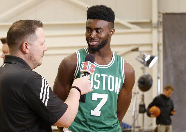 记者：申花队昨天傍晚抵达天津，出征的队伍中没有门将薛庆浩（记者：申花昨傍晚抵达天津，出征名单未见门将薛庆浩）