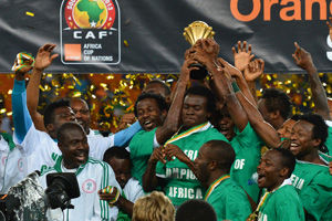 媒体人：23岁华裔中场瑞安-蒂格即将加盟上海海港（消息称23岁华裔中场瑞安·蒂格接近签约上海海港）