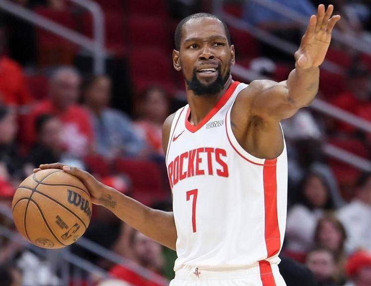 曼晚：多古和达洛特撑不起来曼联左路，俱乐部冬窗可能有动作（曼晚：多古、达洛特难撑曼联左路，冬窗或将有所动作）