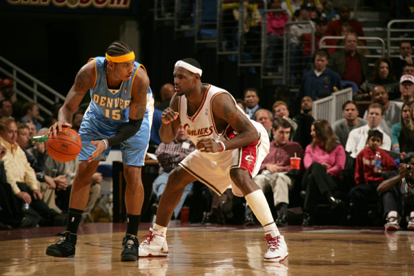 卡洛斯-奥古斯托：踢右路我也感觉良好，球队始终是第一位的（卡洛斯-奥古斯托：右路同样适应，球队利益至上）