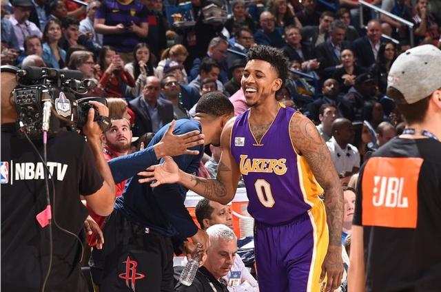 阿斯：拜仁加紧与于帕梅卡诺续约谈判，皇马考虑科纳特为备选（阿斯报：拜仁加快与于帕梅卡诺续约谈判，皇马将科纳特视作备选）