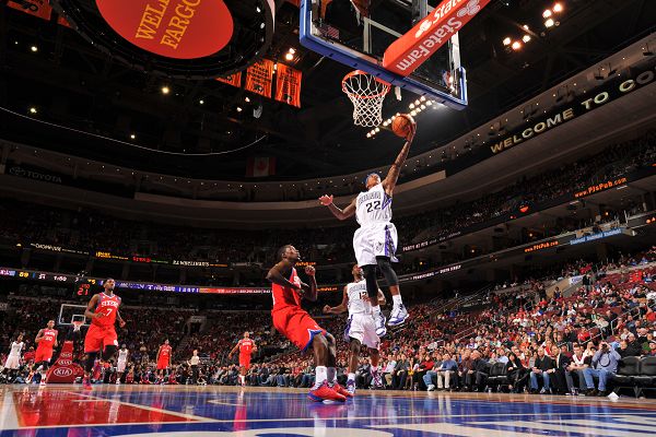 利物浦1-1无奈丢分，切尔西1-3爆冷翻车，阿森纳稳坐英超榜首（利物浦1-1憾平丢分，切尔西1-3冷门告负，阿森纳稳居英超榜首）