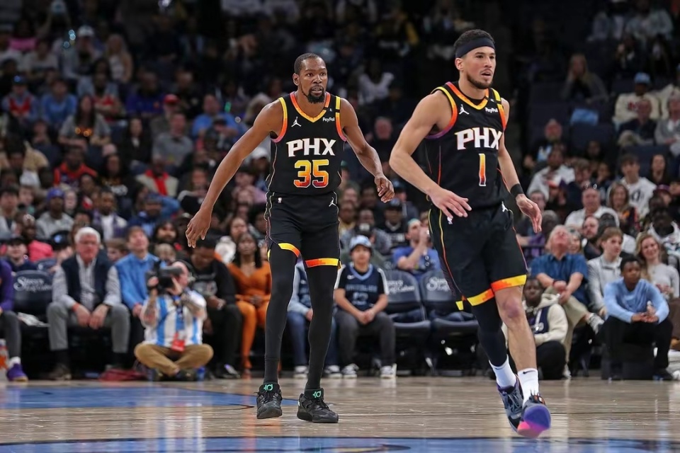 父亲：圣地亚哥从未讨论过离开的可能性，他在米兰很开心（父亲称圣地亚哥从未考虑离队，他在米兰过得很开心）