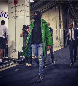 绝境不是终点，而是无数个深夜里重复了千万次的那个起点（绝境非终点，乃无数深夜里一遍遍重启的起点）