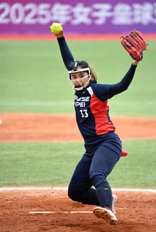 篮球火箭球员赛前训练亮眼（火箭队球员赛前训练表现抢眼）