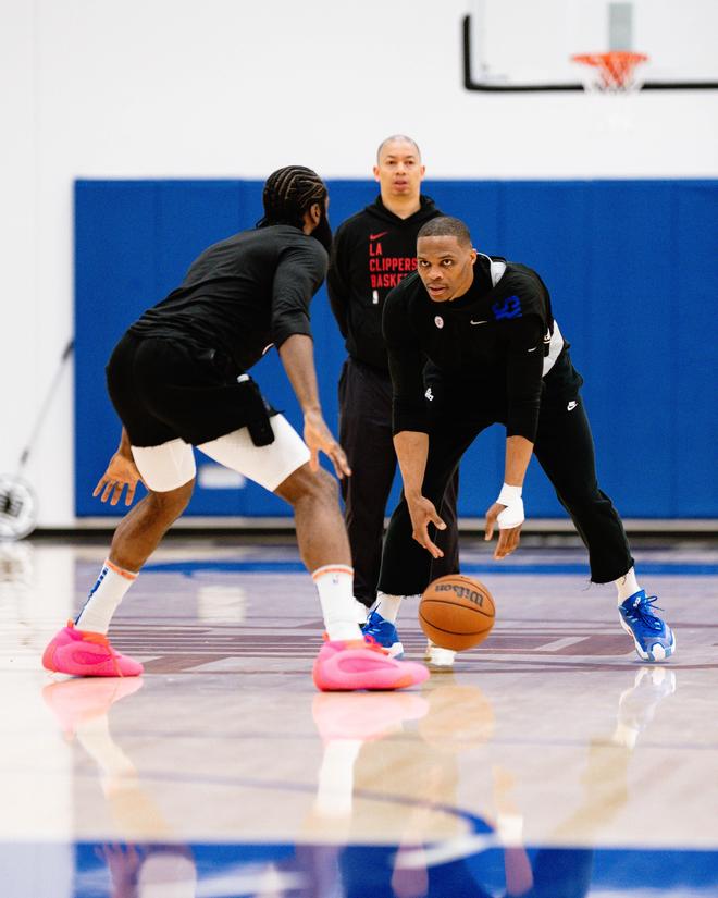 NBA战报：约基奇26分9板10助，掘金130-112轻取太阳（约基奇26分9篮板10助攻，掘金130-112大胜太阳）