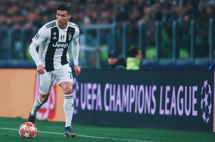 奥尔莫：亚马尔一直渴望入选国家队，他已习惯成为舆论的焦点（奥尔莫：亚马尔一直盼着披上国家队战袍，早已习惯站在聚光灯下）