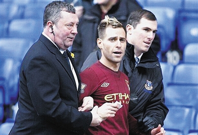 CBA杯战报：王哲林17分7板，上海111-72狂胜四川（CBA杯快讯：王哲林砍下17分7篮板，上海111-72大胜四川）