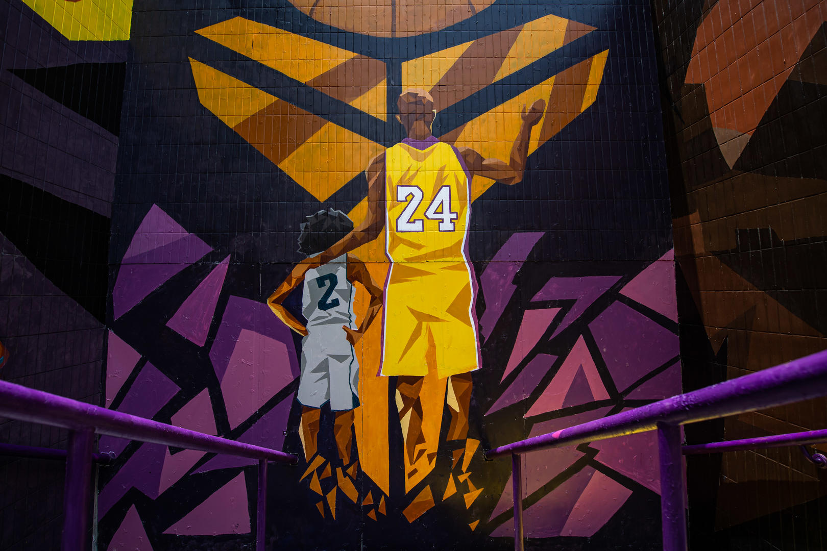 独领风骚，目前欧冠前8球队英超占4席，其余四大联赛各出1队（英超统治欧冠八强：四队晋级，其余四大联赛各一队）