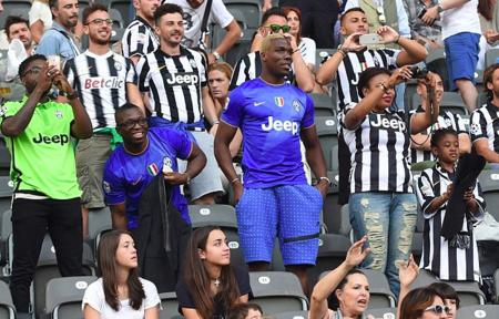 米体：家乡球队维亚雷焦深陷低迷，里皮对球员讲话鼓励他们（米体：维亚雷焦陷入低谷，里皮发声鼓舞球员）