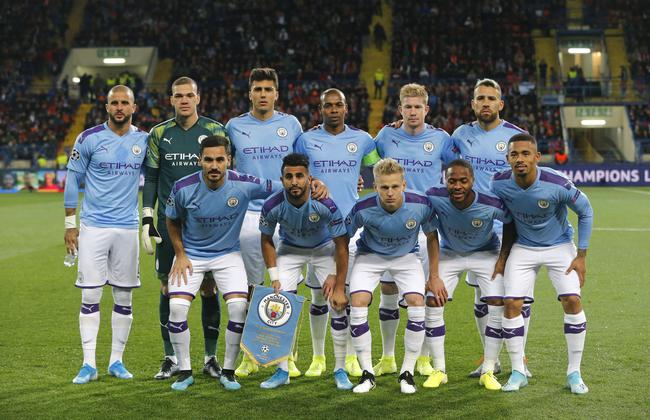 逆天，挪威甲门将点球大战一脚将摆好的球踢走以干扰对方（点球大战离谱一幕：挪甲门将故意将摆好的球踢走干扰对手）