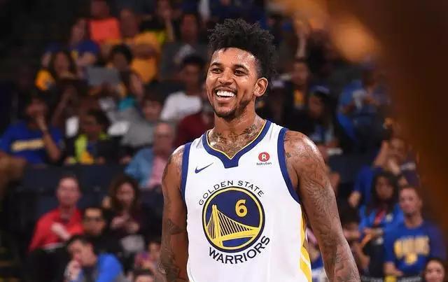 图片报：多特高层现在目标是联赛亚军、欧冠联赛阶段前八晋级（图片报：多特高层将目标锁定为联赛第二与欧冠八强）