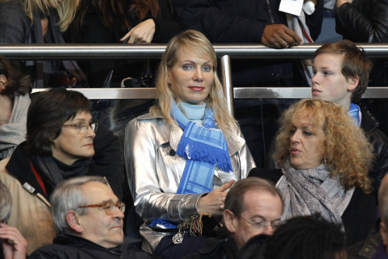 布莱顿发布三笘薰手持二战时日本侵略者照片的图片，如今已删除道歉但限制评论（布莱顿曾发布三笘薰手持二战日本侵略者照片，现已删帖致歉并限评）