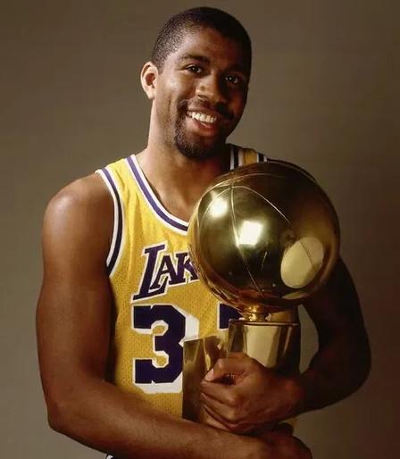 徐昕：广州队的战术能减少我体能的消耗，我一直都会策应（徐昕：广州队战术让我更省体能，我始终承担策应角色）