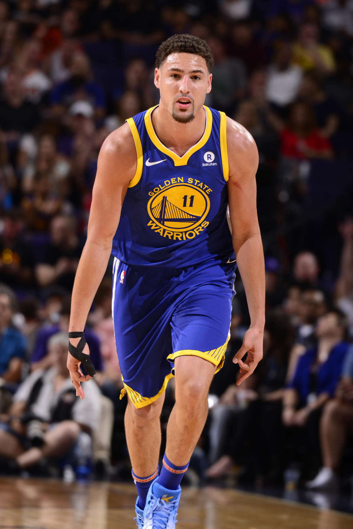 六台：姆巴佩抵达皇马基地接受检查，以确认能否出战周末联赛（六台：姆巴佩已抵皇马基地接受体检，评估能否赶上本周末联赛）